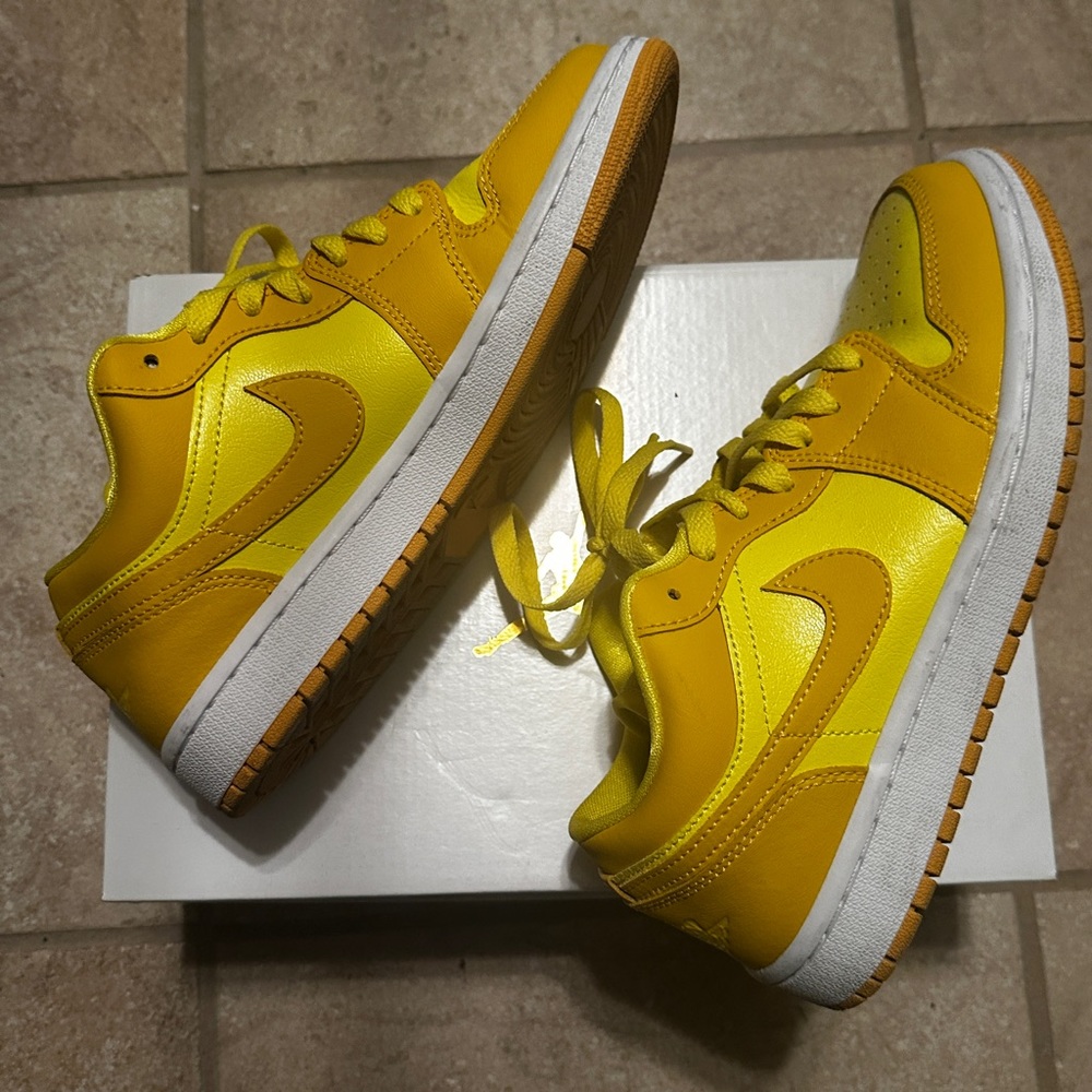Nike Air Jordan 1 low yellow strike in women size 7
